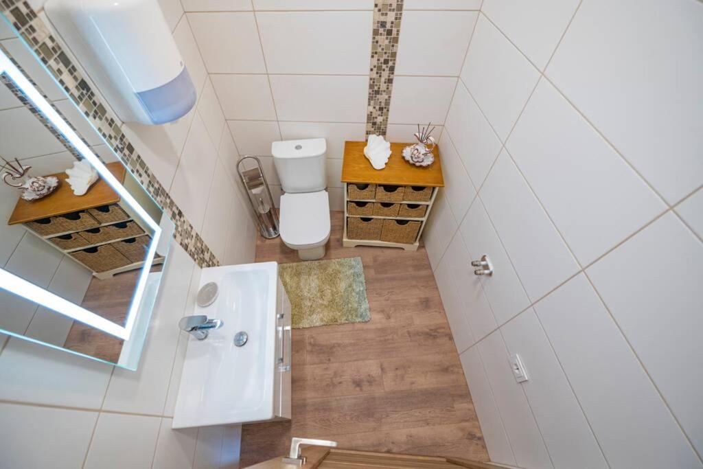 Homely Kreves Apartment By Polo Apartments Kaunas Buitenkant foto