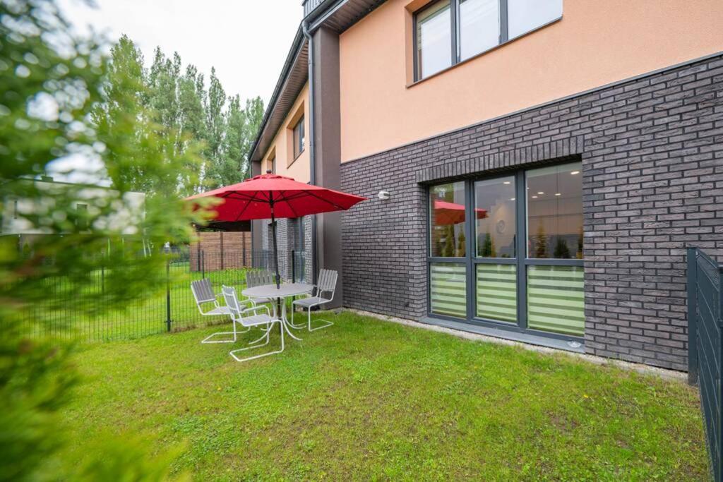 Homely Kreves Apartment By Polo Apartments Kaunas Buitenkant foto